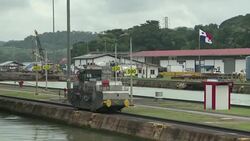 CLEAN : FILE Cracks discovered in Panama Canal News Clip