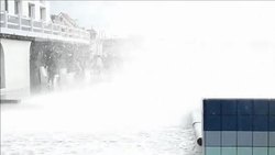 CLEAN : Huge spring tides draw crowds to French Atlantic coast News Clip