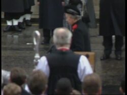 UK: ROYAL FAMILY AND POLITICIANS ATTEND REMEMBRANCE SUNDAY SERVICE Instructional Video