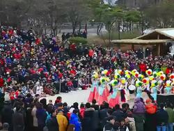 MS Shot of traditional Korean music performance group playing in Namsan Folk Village AUDIO/ Seoul, Seoul, South Korea Stock Footage