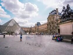 Le Louvre Museum tilt Stock Footage