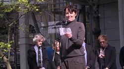 CLEAN : New plaque marks where Shakespeare lived in the City of London News Clip