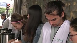 CLEAN : After camp cleared new migrants arrive on north Paris streets News Clip