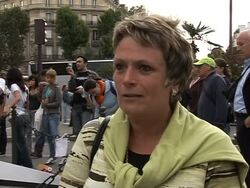 Diana fans still flock to Paris crash site News Clip