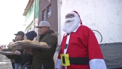 CLEAN : Mexico: Volunteers spread Christmas cheer to migrant children News Clip