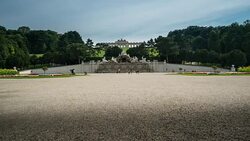 Time Lapse of Crowd at Schï¿½nbrunn Palace, Vienna, Austria Stock Footage