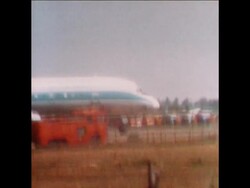 SYND 12 3 75 AIRLIFT OF RICE AND AMMUNITION TO PHNOM PENH News Clip