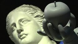 VOICED : La Venus de Milo recibe brazos en Paris gracias a impresora 3D News Clip