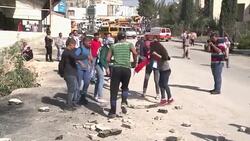 VOICED : Palestinos arremeten contra muro de separacion israeli News Clip