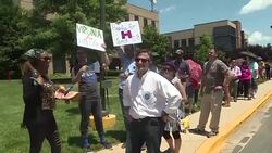 CLEAN : Voters brave the heat for Clinton and Tim Kaine News Clip
