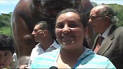 VOICED: De Botero para Medellin News Clip