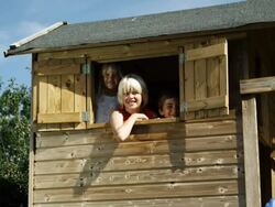 Kids in tree house (Shot on Red) Stock Footage