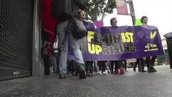 VOICED : Centenares marchan en Hollywood contra el abuso sexual News Clip