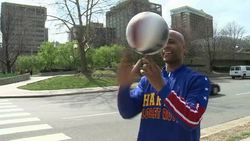 CLEAN: Harlem Globetrotter dribbles into US capital News Clip