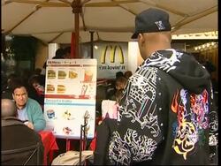 US tourists hit by Euro's sharp rise against dollar, reaction News Clip