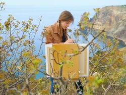 woman artist draws Stock Footage