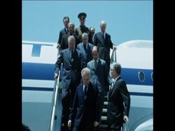 SYND 31 5 76 KOSYGIN ARRIVES IN BAGHDAD News Clip