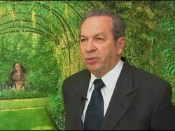 Feature on artist who paints nothing but the Mona Lisa News Clip