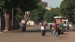 CLEAN : Burkina Faso: Barricades and protests over ECOWAS proposal News Clip