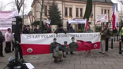 CLEAN : Polands ruling party suffers legal setback in row over judges News Clip