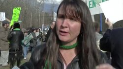 Supporters and opponents of gun control rally in school shooting town News Clip