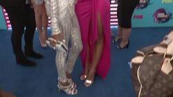 Stars 'clean' themselves up for Teen Choice News Clip