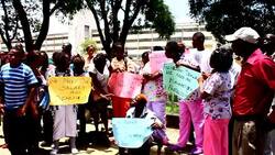 CLEAN : Monrovia hospital staff protest over Ebola working conditions News Clip