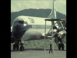 SYND 28 9 74 RELIEF PLANES ARRIVE WITH SUPPLIES News Clip