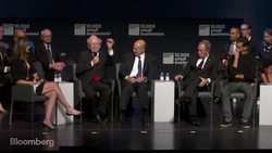 Buffett Reminds Entrepreneurs to 'Delight' Customers News Clip