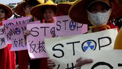CLEAN : Taiwan stages mass No Nuke rally News Clip