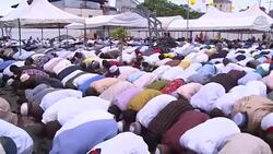 CLEAN : Nigerin Muslims offer Eid al Fitr prayers News Clip