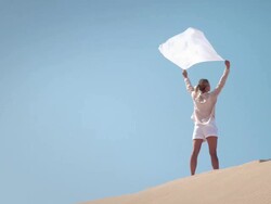 Woman with scarf in desert Stock Footage