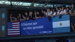 VOICED : Michelle Obama anima a argentinas a ser lideres y derribar preju News Clip