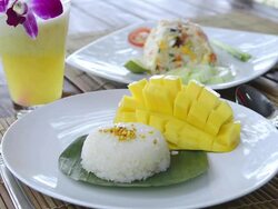 CU Shot of Sticky Rice with Mango, typical Thai Food dessert / Island Ko Lanta, Krabi Province, Thailand Stock Footage