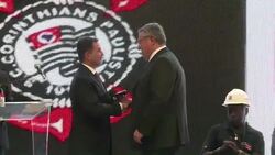 VOICED : Corinthians recibe llaves del estadio inaugural News Clip