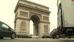 CLEAN : COP21 A Greenpeace demo at the Arc de Triomphe News Clip