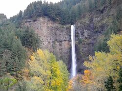 PAL Multnomah Falls waterfall in Oregon USA Stock Footage