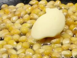 Popcorn cooking Stock Footage