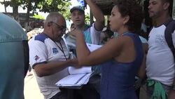 CLEAN : Health workers spread information about mosquitoes in Rio favela News Clip