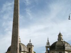 MS TD Shot of Piazza del popolo Egyptian obelisk / Roma, Italia Stock Footage