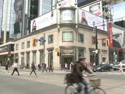 MS TU Shot of Multiple direction crosswalk at yonge and dundas square / Toronto, Ontario, Canada Stock Footage