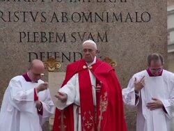 EVENT CAPSULE CLEAN - Pope Francis Leads Palm Sunday Mass at St. Peter's Square on April 13, 2014 in Vatican City, Vatican (Footage by Giulio Origlia/Getty Images). Stock Footage