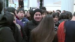 CLEAN : Crowds flock for Boxing News Clip