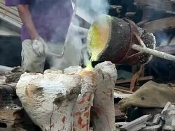 HD:Molten Gold being poured into Ingot moulds. Stock Footage