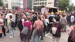 VOICED : Manifestantes se reunen ante cumbre del G20 en Alemania News Clip