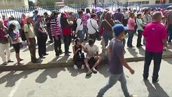 CLEAN : Anger mounts as Venezuelans queue to get cash News Clip