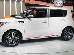 2014 Kia Soul Red Zone Special Edition montage Stock Footage