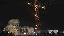 VOICED : Via Crucis bajo el Coliseo News Clip