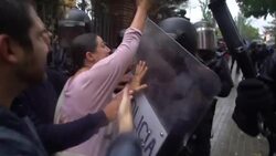 Police break into Ramon Llull school, scuffles Instructional Video