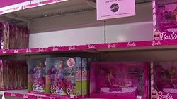 VOICED : Lego destrona a Barbie News Clip